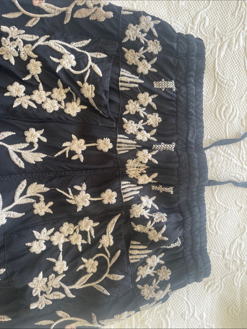 Johnny Was Black Cropped Embroidered Floral Ankle Pants - Picture 5 of 9